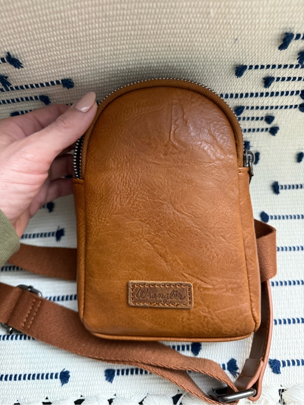 🤎 Wrangler Brown Faux Leather Crossbody Sling Bag - Picture 3 of 6